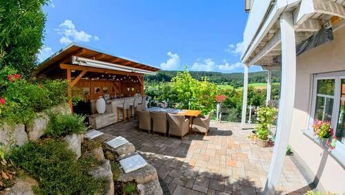 Fernblick Terrasse mit eigener Bar - 
