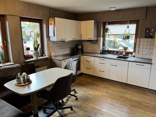 Küche mit Einbauküche - 