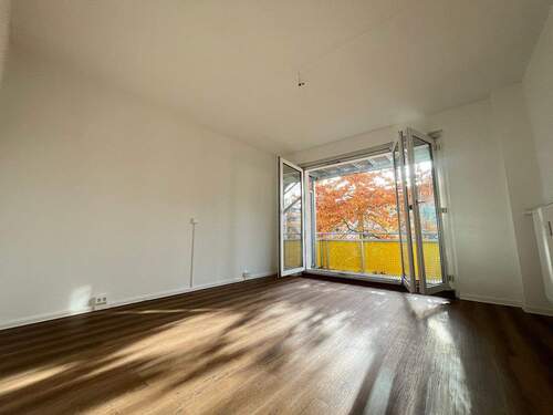 Kinderzimmer mit Flügeltüren - 5 Zimmer Etagenwohnung zur Miete in Chemnitz