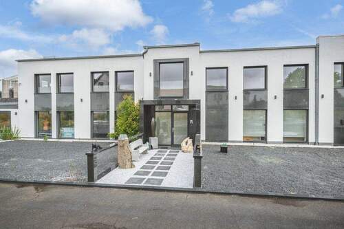 Titelbild - Arbeiten und Leben unter einem Dach! Gewerbeimmobilie mit exklusivem Penthouse und großem Grundstück