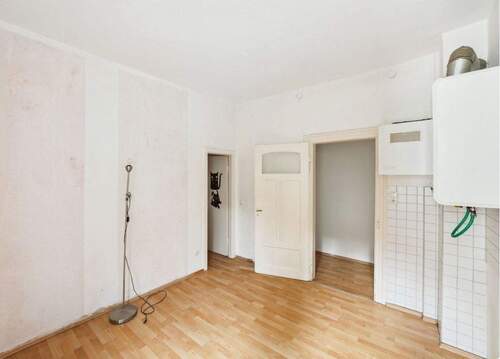 Geräumige Küche mit Platz für eine Essecke ähnlich - 