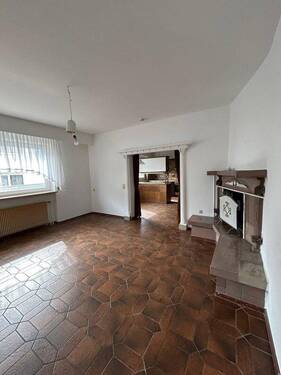 Wohnzimmer mit Kamin - Etagenwohnung mit 109,00 m&sup2; in Villingen-Schwenningen zur Miete