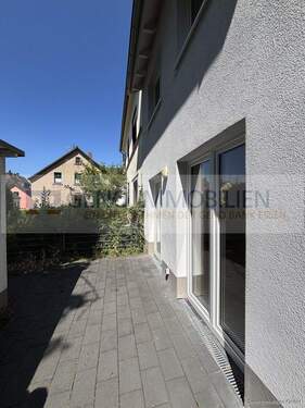 vor dem Haus - 