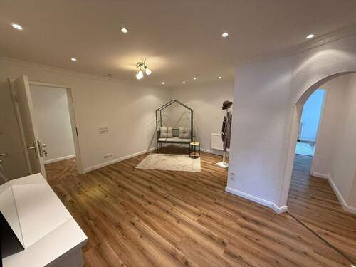 Eingangsbereich große Wohnung - 5 Zimmer Etagenwohnung in Cuxhaven - Altenwalde