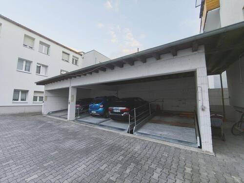 Doppelparker im Hof - 