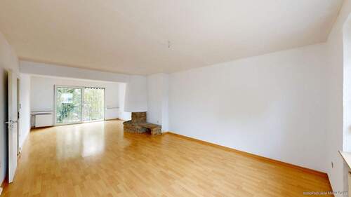 Wohn- und Esszimmer mit Zugang zum Balkon - 4 Zimmer- Wohnung zentral in Hamm mit Balkon - WG geeignet