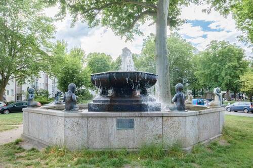 Kinderbrunnen auf dem Barbarossaplatz - 