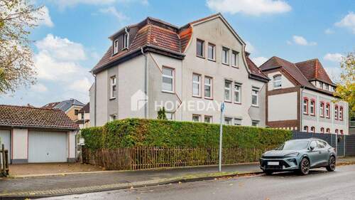 Außenansicht 2 - Geräumige DHH mit ca. 140 m² Gesamtfläche (davon 96 m² Wohnfläche) und liebevoll angelegtem Garten