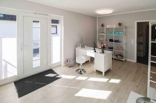 Eingangsbereich Praxis o. Wohnung - 