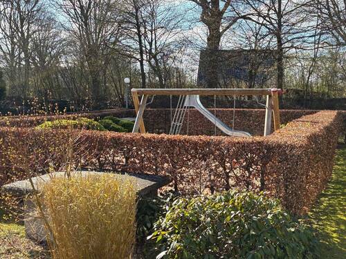 12.) Angrenzender Spielplatz.jpg - 