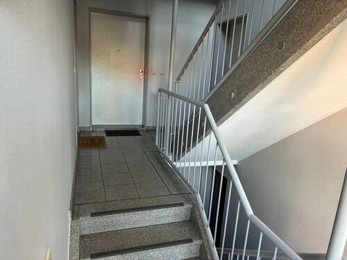 2.) Treppenhaus.jpg - 3 Zimmer Etagenwohnung zur Miete in Henstedt-Ulzburg