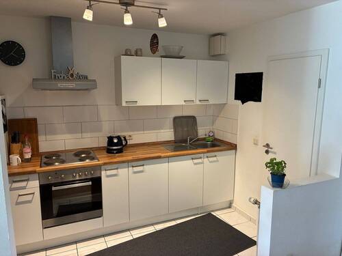 8.) Einbauküche mit angrenzenden Abstellraum.jpg - 