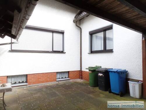 Innenhof zwischen Wohnhaus/ Carport/ ehem. Stall - 