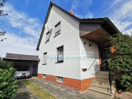 Wohnhaus mit XXL-Carport/ Garage befindet sich hinter dem Carport - 6 Zimmer Einfamilienhaus zum Kaufen in Grafhorst