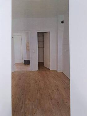 AdD-Dielen mit Abstellkammer.jpg - 