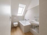 Badezimmer - Frisch modernisierte 2-Zimmer-Dachgeschosswohnung mit Einbauküche in Bochum-Wattenscheid
