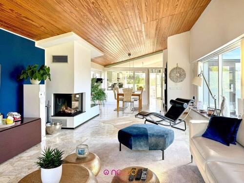 Das Wohnzimmer - Premium-Immobilie in Toplage! Elegantes Schmied-Haus mit Indoor-Pool und unverbaubarem Grünblick