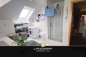 Bad mit Dusche und Badewanne - 