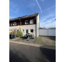 Familiendomizil in Brühl Badorf: Reihenendhaus mit großem Garten, Smarthome & Top-Lage