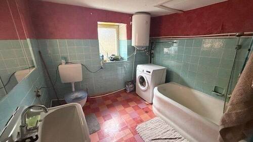 Bad EG - Mehrfamilienhaus, Wohnhaus mit 100,00 m² in Thüngen zum Kaufen