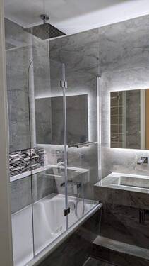 Bad - Ersteinzug nach der Kernsanierung, Luxus Wohnung inkl.Tiefgarage, Ohne Makler!