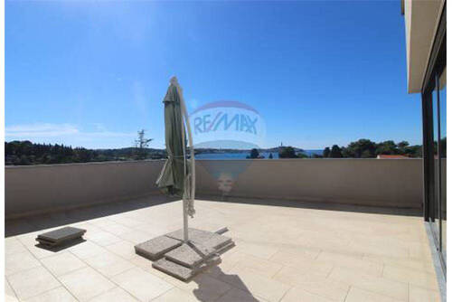 Bild 2 - 6 Zimmer Etagenwohnung zum Kaufen in Rovinj - Rovigno