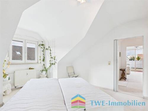 Schlafzimmer - 2 Zimmer Etagenwohnung zum Kaufen in Ettlingen