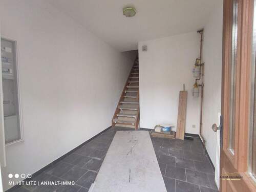 Flur unten (2) - 3 Zimmer Etagenwohnung zur Miete in Zörbig