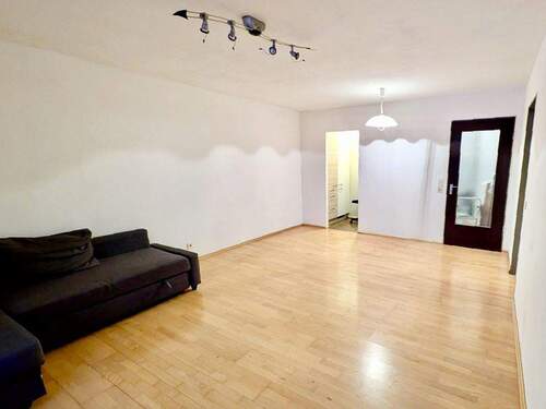 Wohnzimmer - 2 Zimmer Etagenwohnung zum Kaufen in München