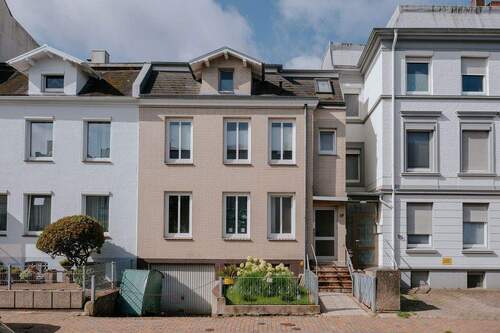 Straßenansicht - Provisionsfrei: Schöne 2-Zimmer-Wohnung im Parterre, in Lübeck St. Lorenz, frei werdend