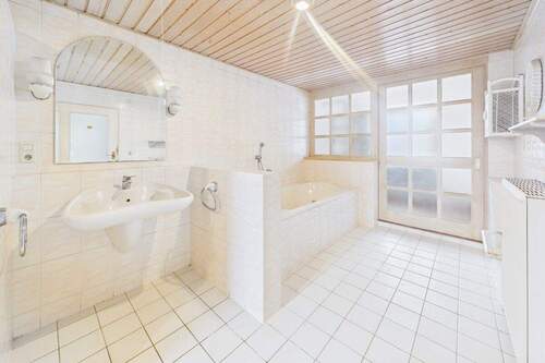 Badezimmer II - 