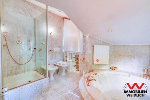 Exklusives Bad im Dachgeschoss - 