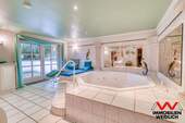 Whirlpool im Wellnessbereich - 