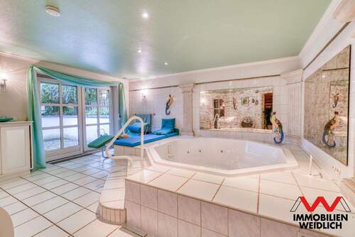 Whirlpool im Wellnessbereich - 