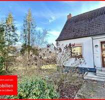 Charmantes Reihenendhaus mit großem Grundstück und Entwicklungspotenzial - Lübeck Schlutup