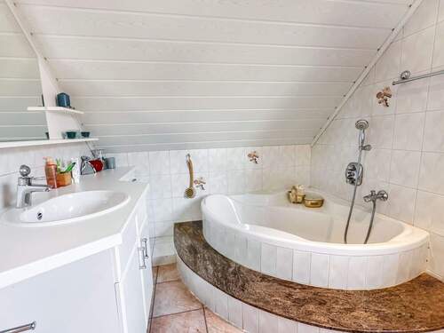 Badezimmer im Obergeschoss - 