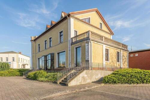 Ansicht Südwesten - Mehrfamilienhaus, Wohnhaus mit 282,00 m&sup2; in Neustadt (Dosse) zum Kaufen