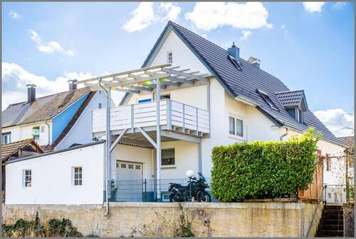 Doppelhaushälfte - Schick sanierte Doppelhaushälfte zentral & ruhig - Balkon über der Acher mit Hornisgrindeblick