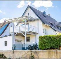 Schick sanierte Doppelhaushälfte zentral & ruhig - Balkon über der Acher mit Hornisgrindeblick - Achern