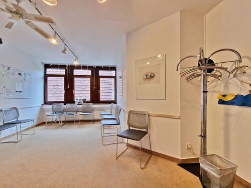 Wartezimmer - 5 Zimmer Etagenwohnung zum Kaufen in Calw