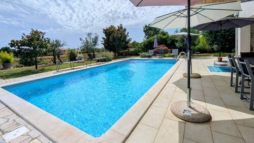 Pool-Ausblick. - 4 Zimmer Doppelhaushälfte zum Kaufen in Rovinj