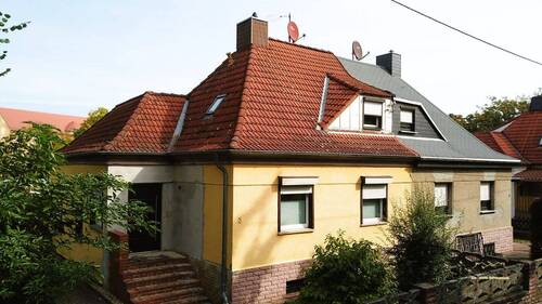 Hausansicht (2) - 5 Zimmer Doppelhaushälfte in Sandersdorf