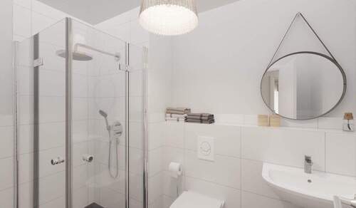 Modern gefliestes Badezimmer mit bodengleicher Dusche - 