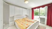 Elternschlafzimmer - 3 Zimmer Etagenwohnung zum Kaufen in Bonn