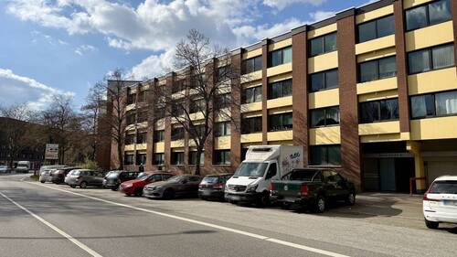 Vorderansicht - Großzügige 3,5-Zimmer-Wohnung mit zwei Süd-Balkonen