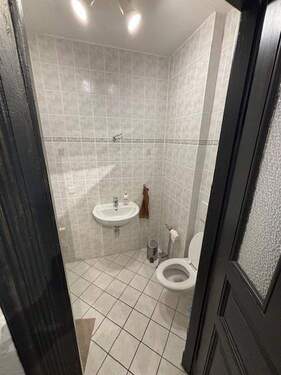 WC mit Waschbecken - 