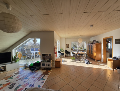 Ihr Wohnbereich - 3,5-Zi.Studio-Whg. in Tuningen mit Dachterrasse, Weitblick & EBK, modern, ruhig und zentral, kleine Einheit, frei 01.02.2026