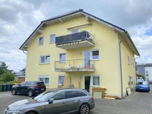 Frontansicht - Helle und freundliche 3 Zimmerwohnung