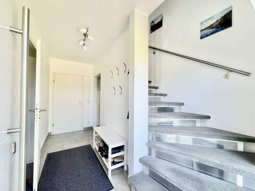 Eingang - 8 Zimmer Einfamilienhaus zum Kaufen in Hannover / Bemerode