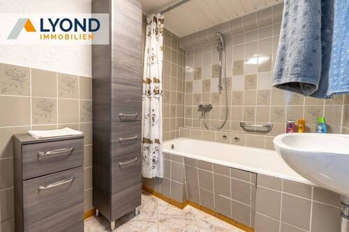 Bad EG - 5 Zimmer Bauernhaus, Landhaus zum Kaufen in Eckolstädt